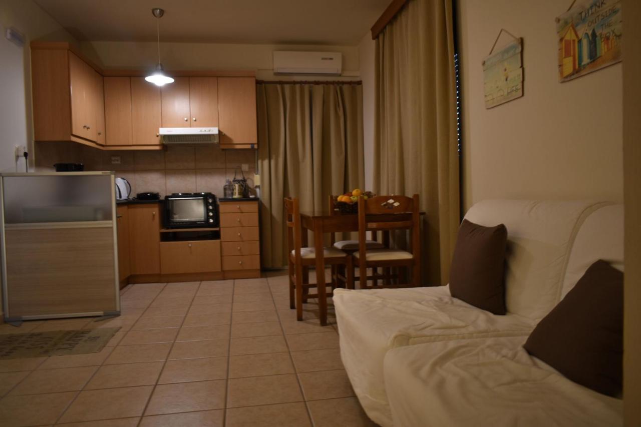 Mini Art Apartments Gerani  Extérieur photo
