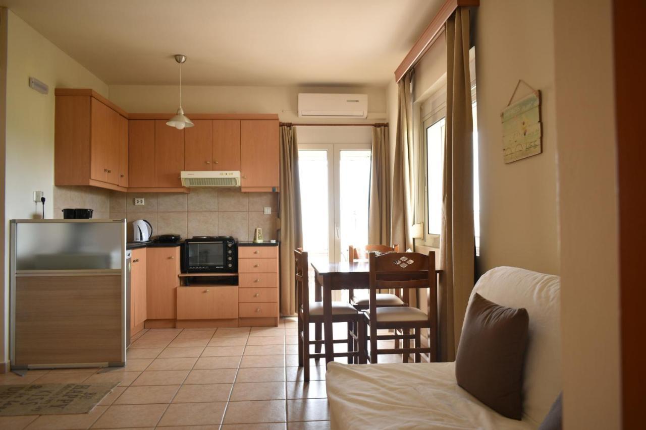 Mini Art Apartments Gerani  Extérieur photo