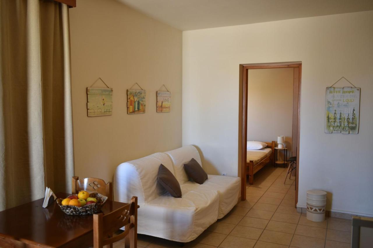 Mini Art Apartments Gerani  Extérieur photo