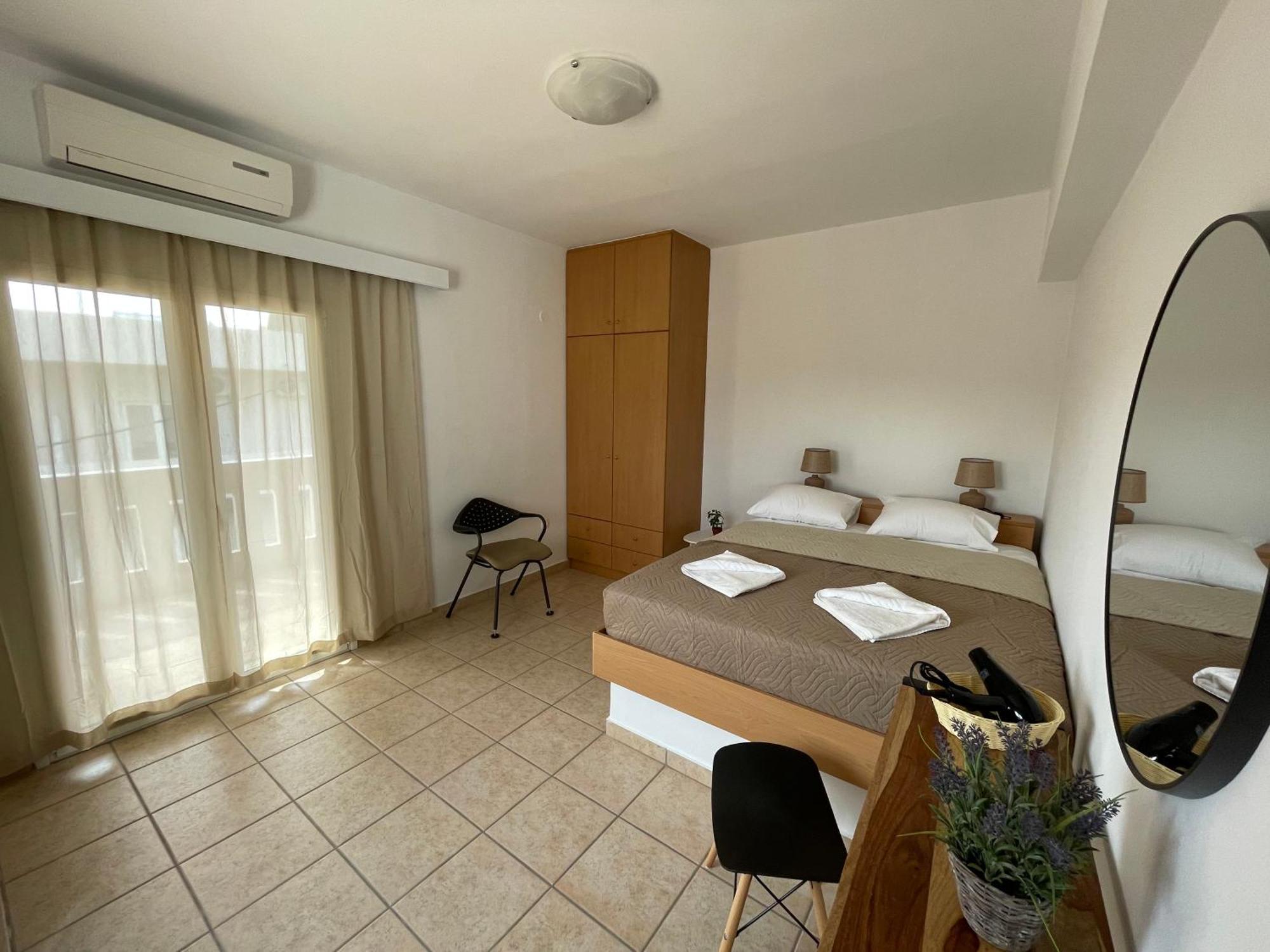 Mini Art Apartments Gerani  Extérieur photo