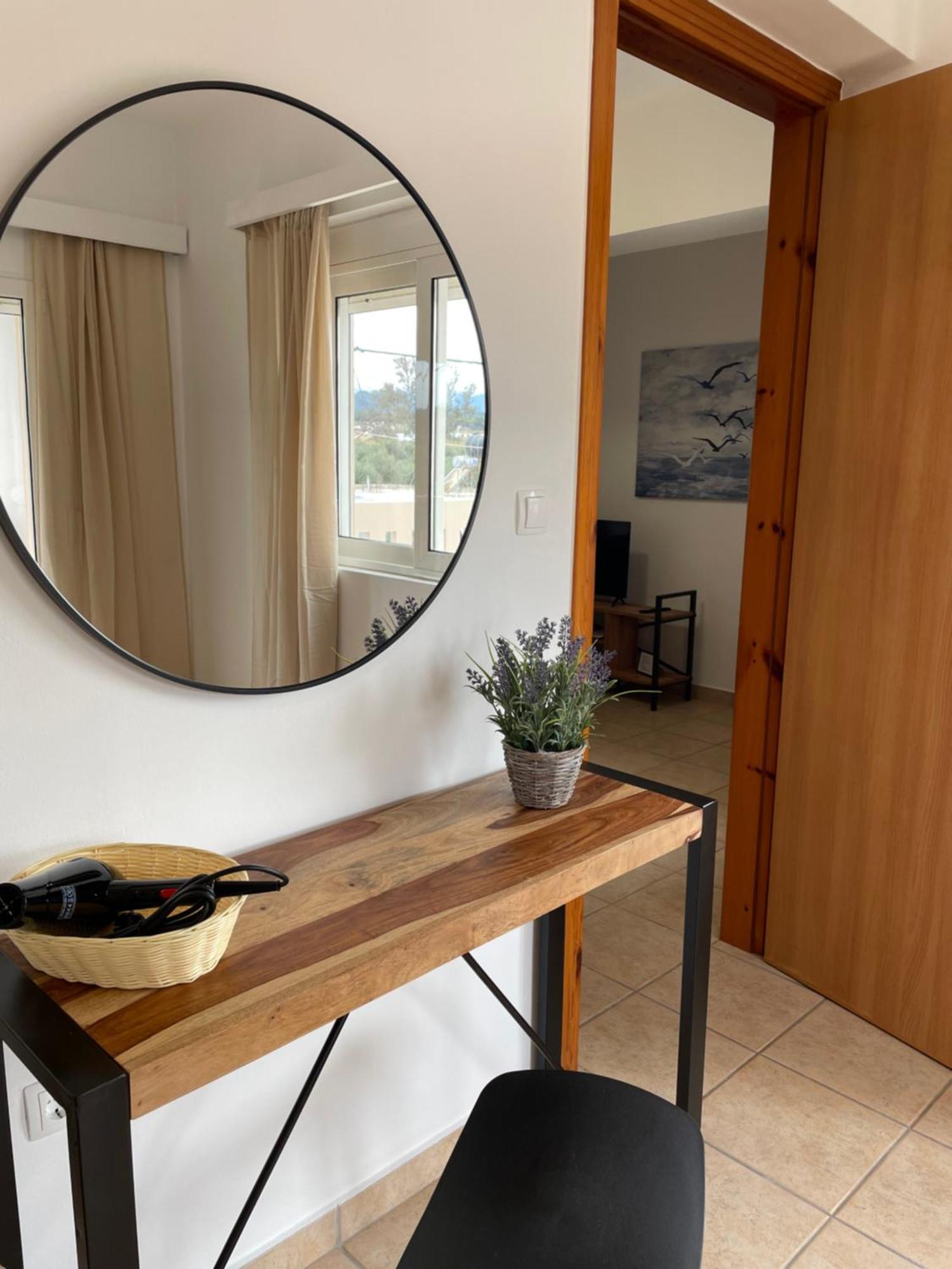 Mini Art Apartments Gerani  Extérieur photo