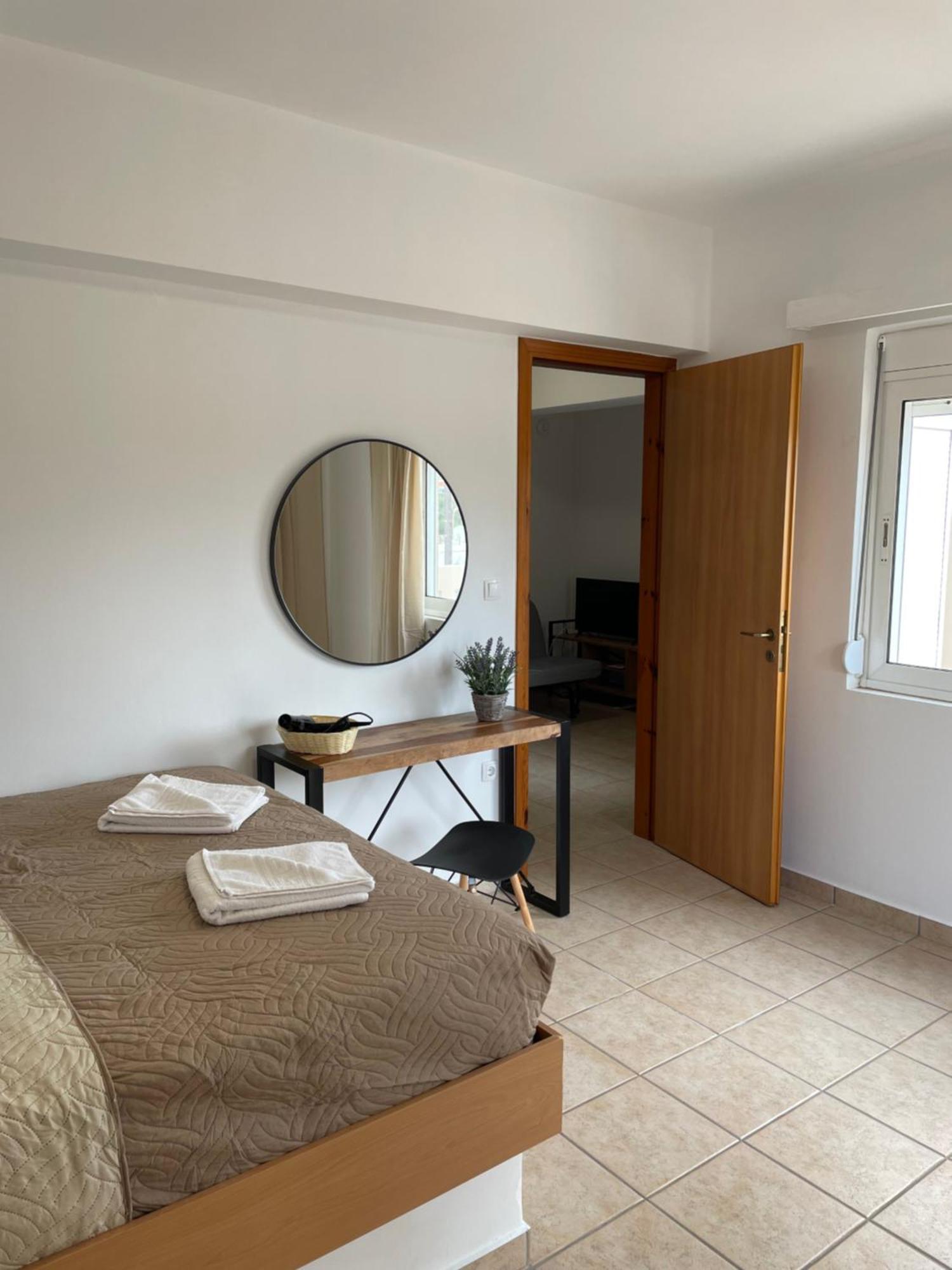 Mini Art Apartments Gerani  Extérieur photo