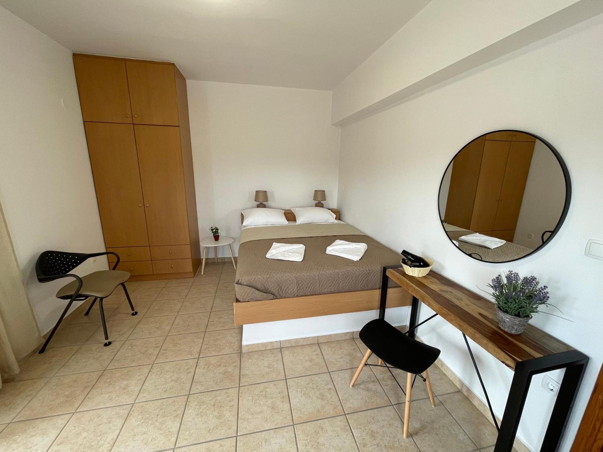 Mini Art Apartments Gerani  Extérieur photo