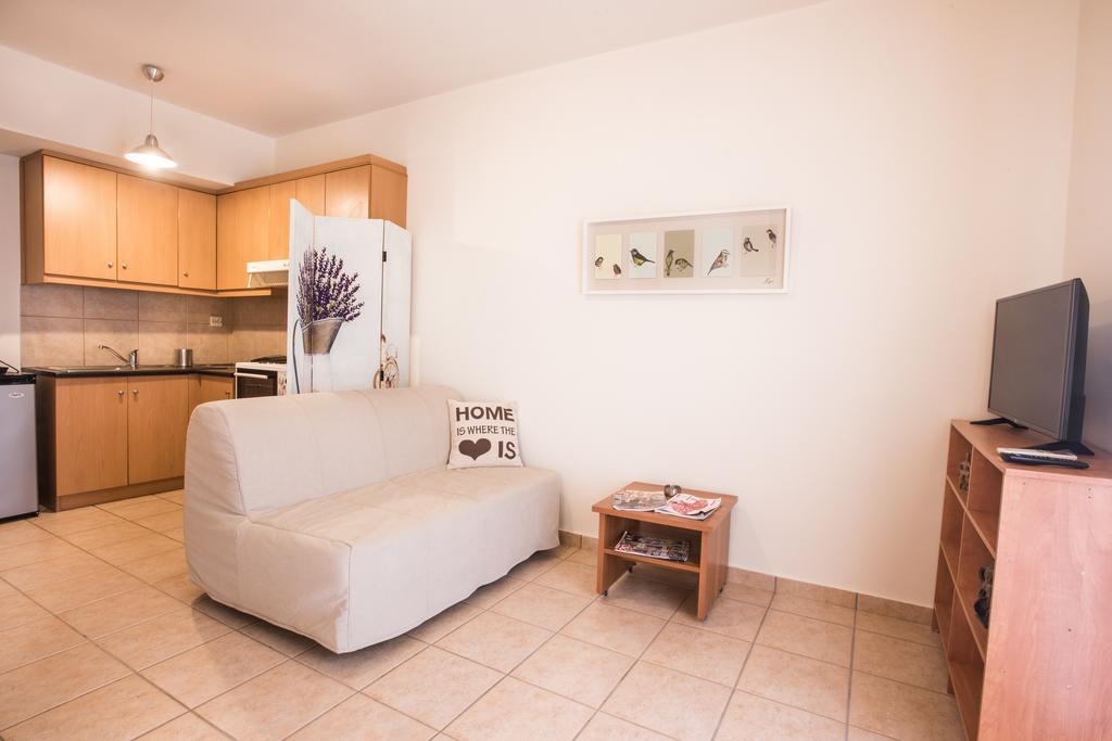 Mini Art Apartments Gerani  Extérieur photo